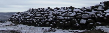 Peak District : Carl Wark - Part of defensive wall - approx 2 metres high